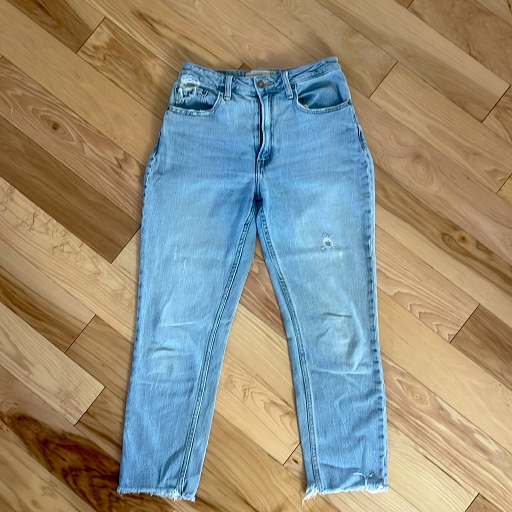 A+F Mom Jeans Size 26/2R